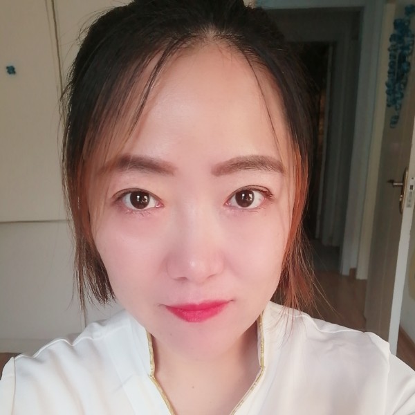 害羞笑靥的照片