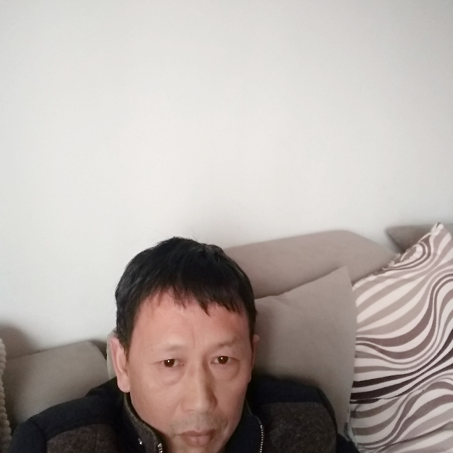凶狠爱路灯的照片