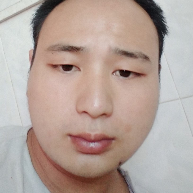 心灵美深拥凉面的照片