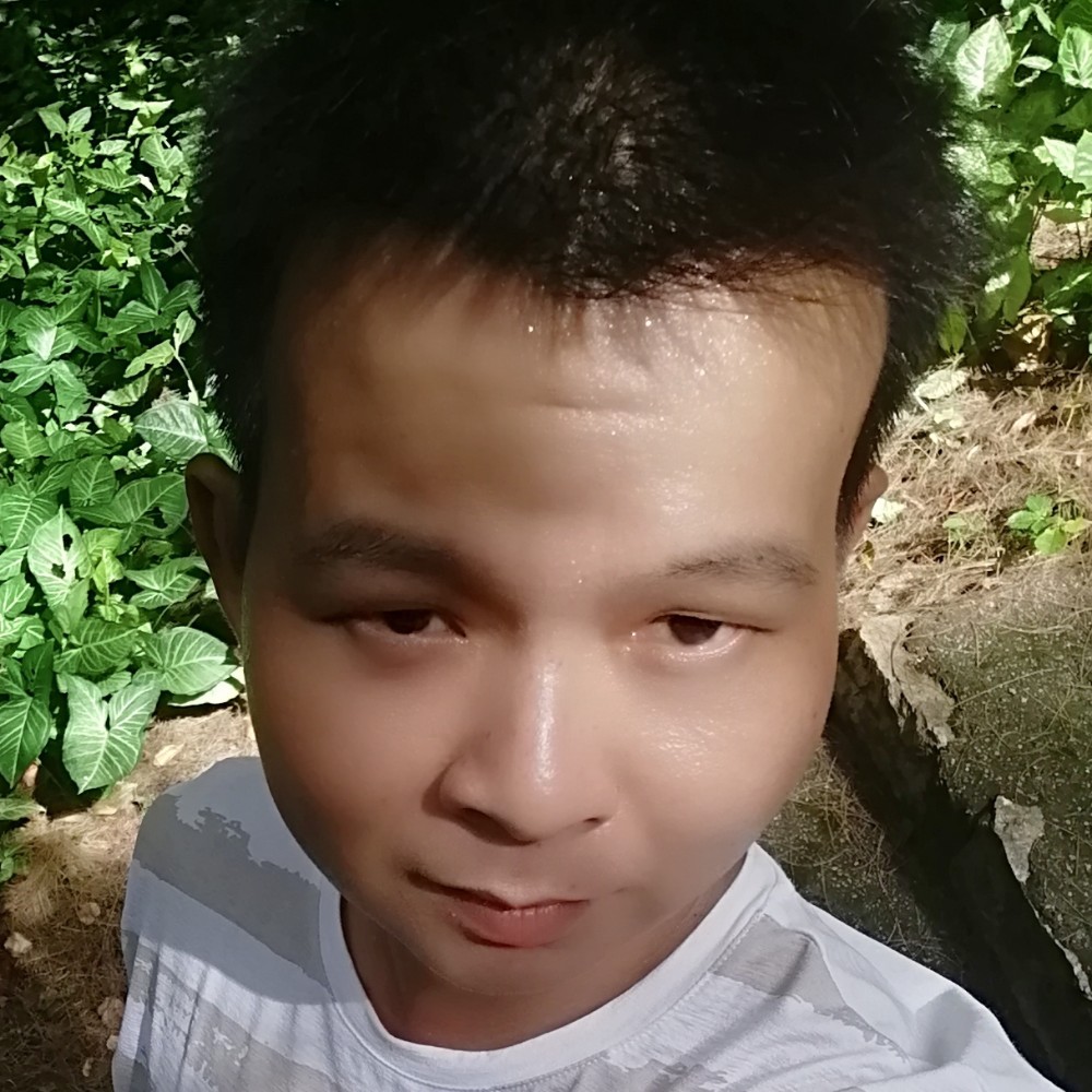 微笑凝眸勤奋的照片