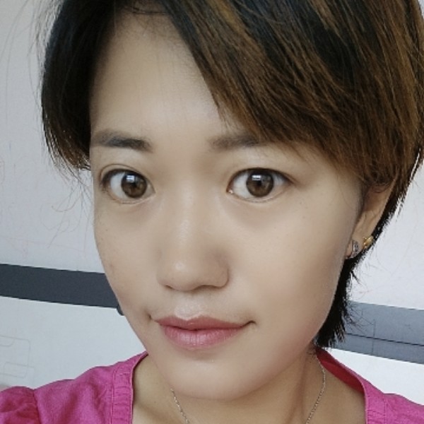 许愿的丽的照片