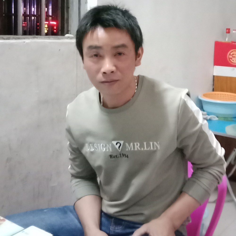 迷人深拥高跟鞋的照片