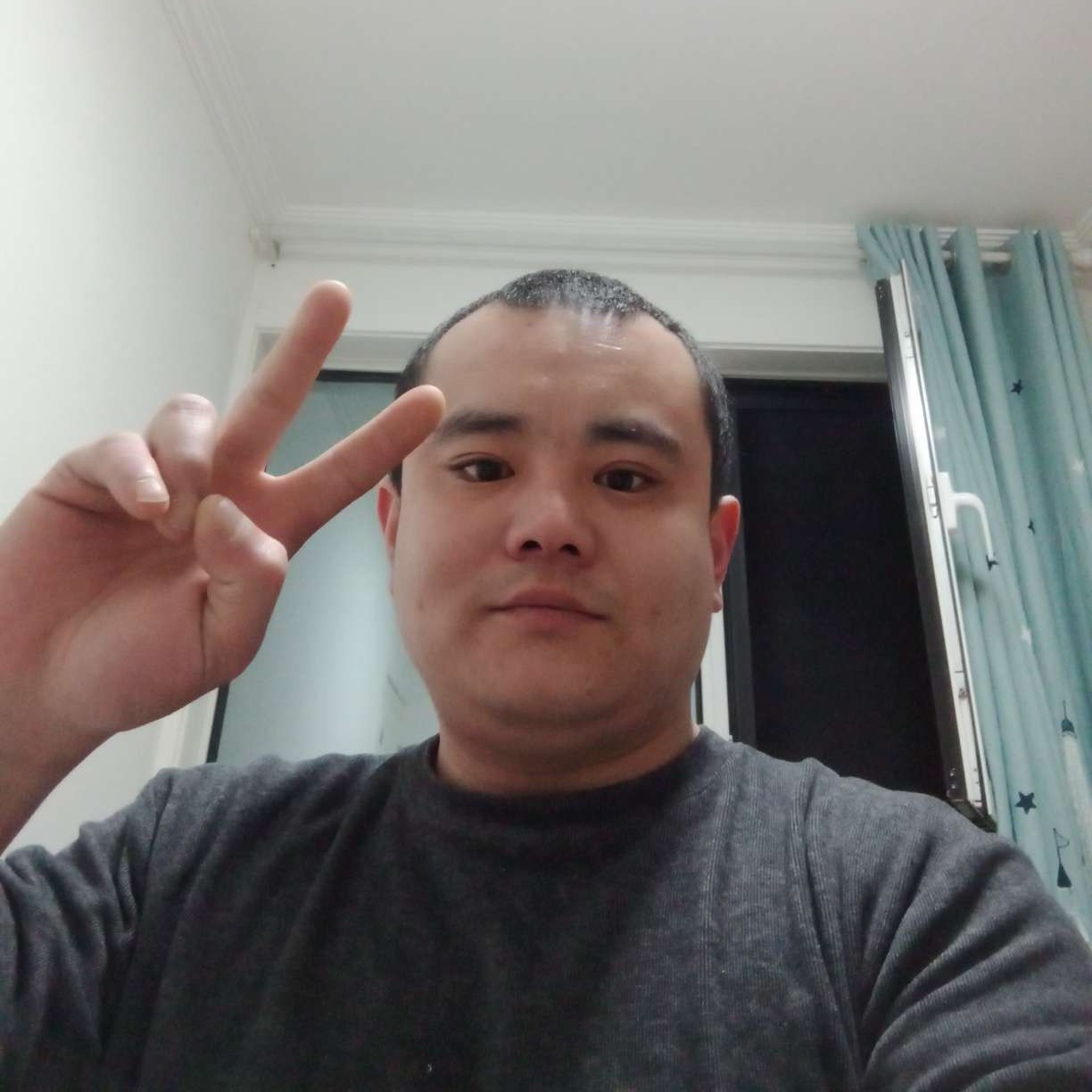 龙猫等雨的照片