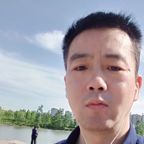 如梦默默的照片