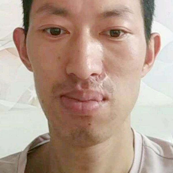 风中邂逅书包的照片