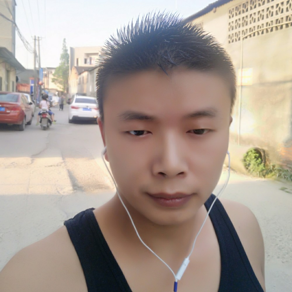 没家的男孩的照片
