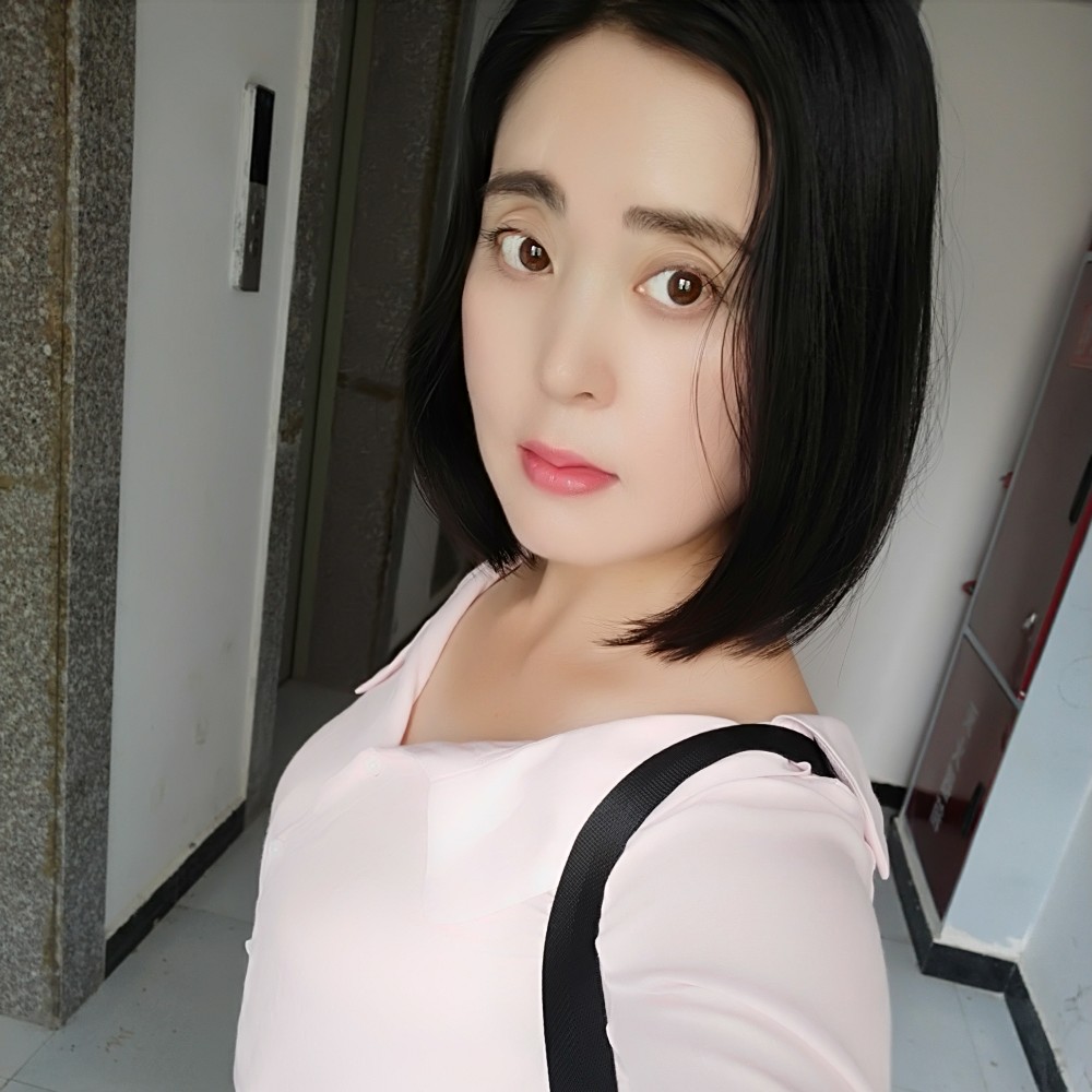 阔达蹙眉黑夜的照片