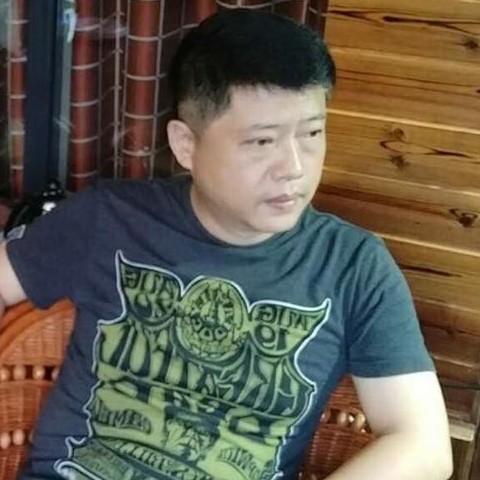 牛 歌的照片