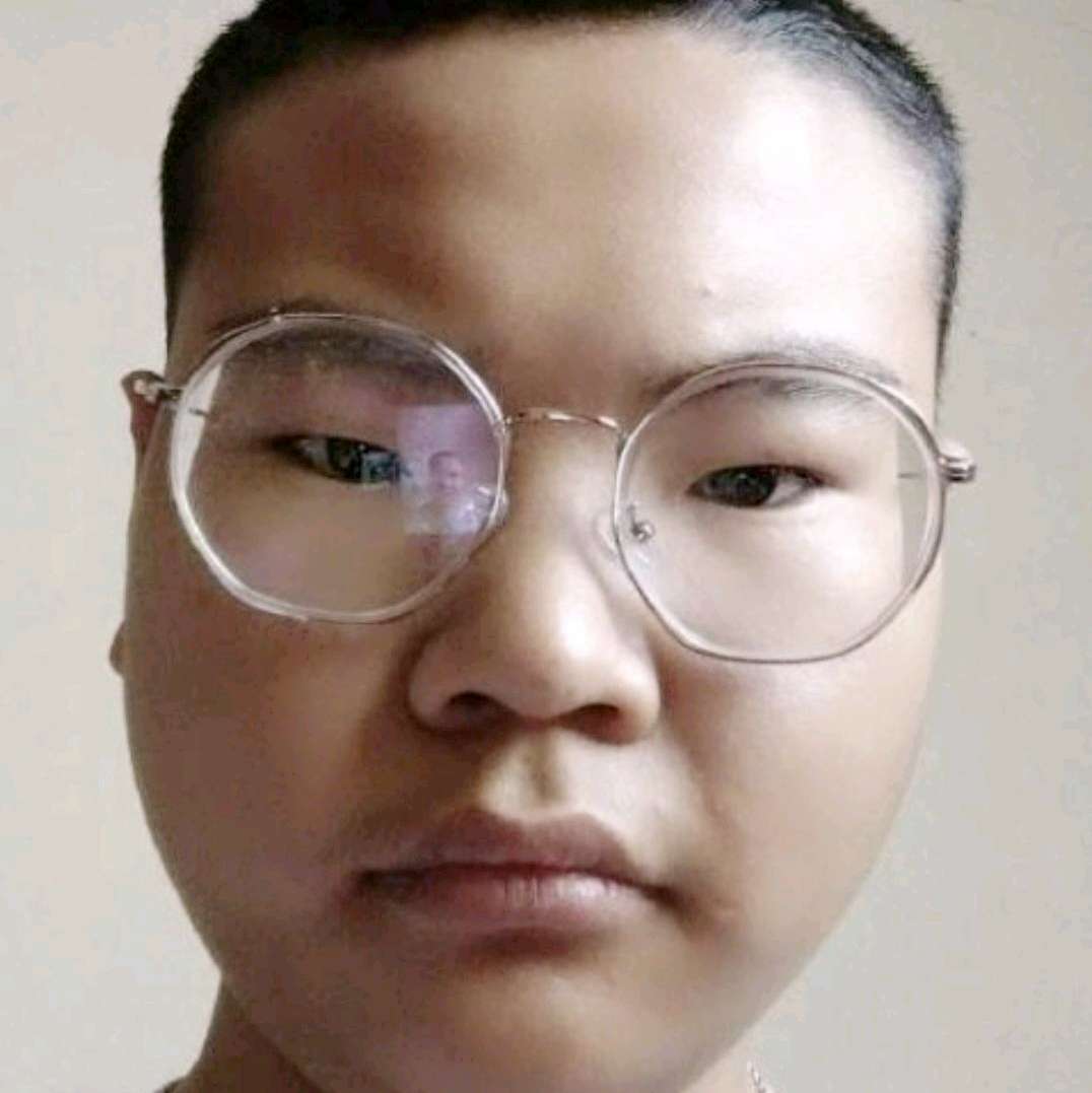 猫咪等待听话的照片