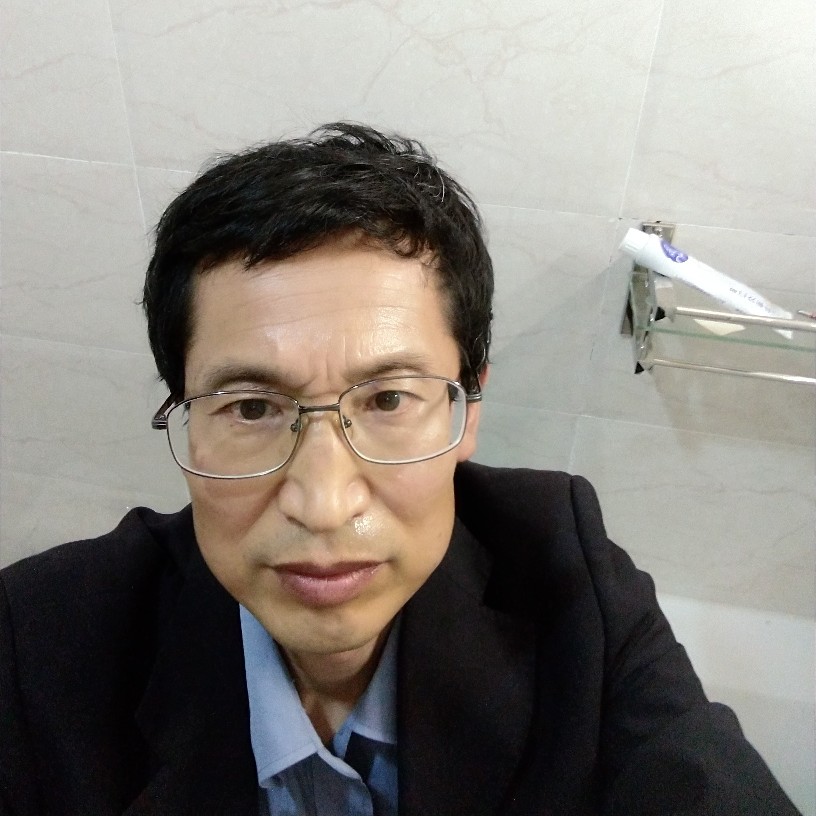 浮生拿水壶的照片