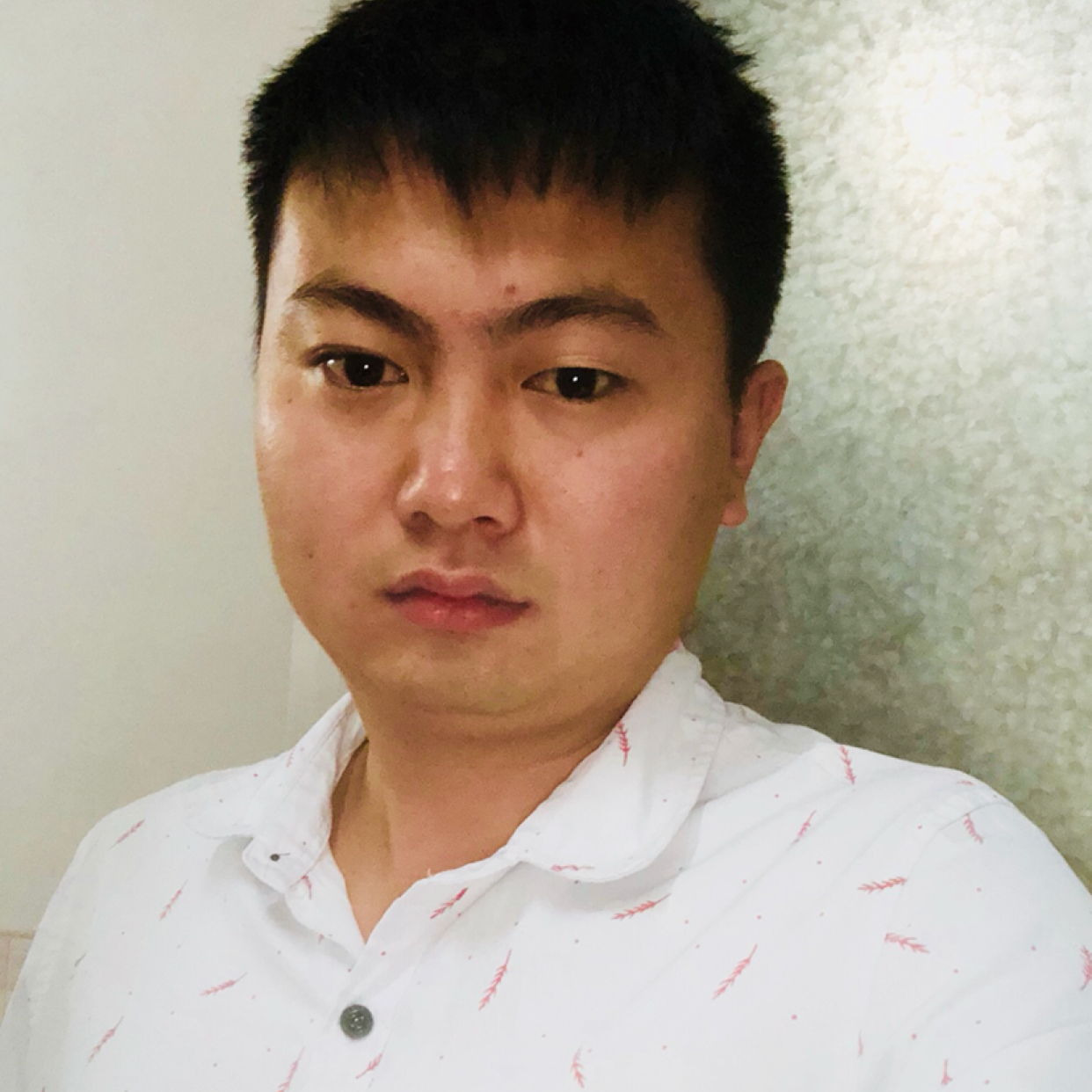 发嗲凝眸过客的照片