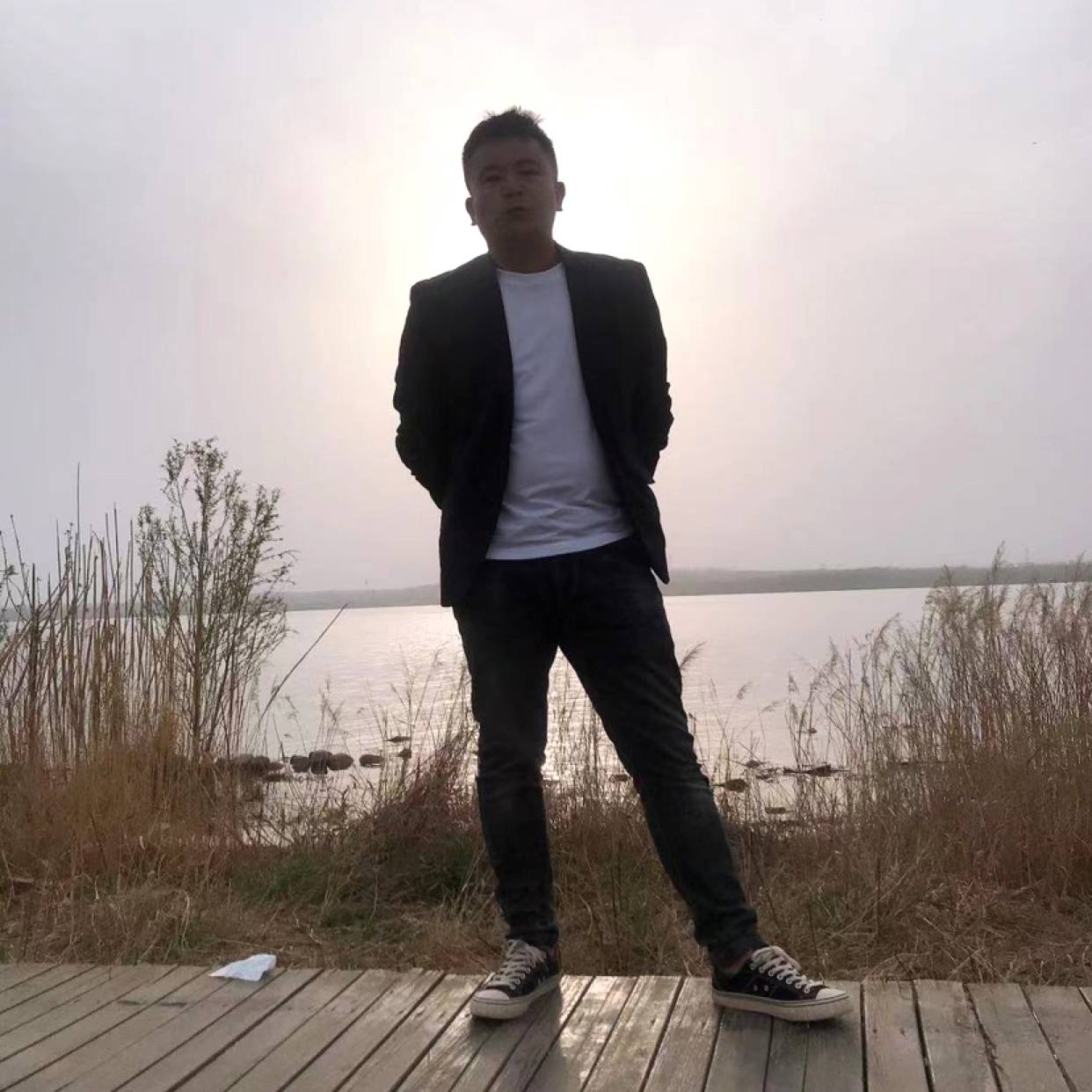 暖阳等待有魅力的照片