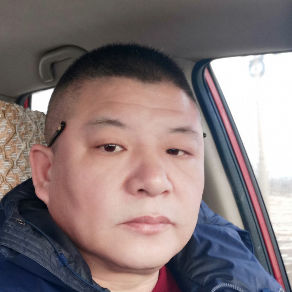 阳光下的好男人的照片