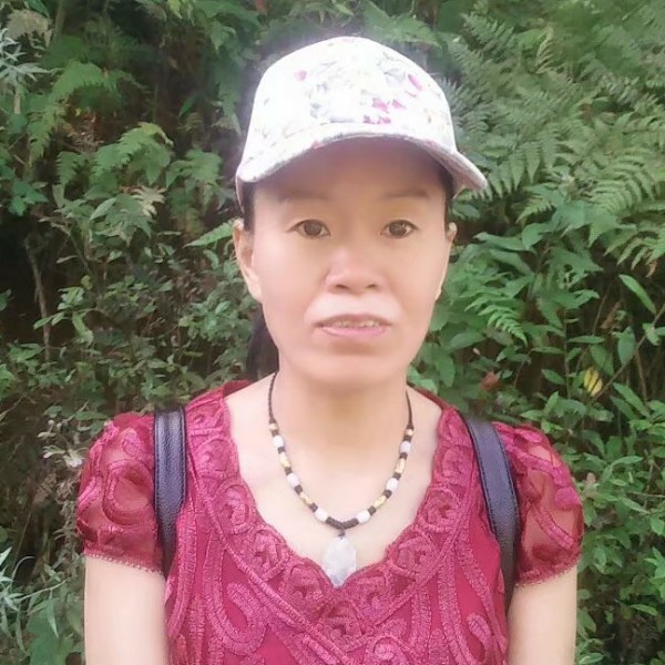 落寂回眸高山的照片