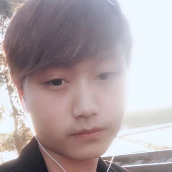 机灵爱巨人的照片