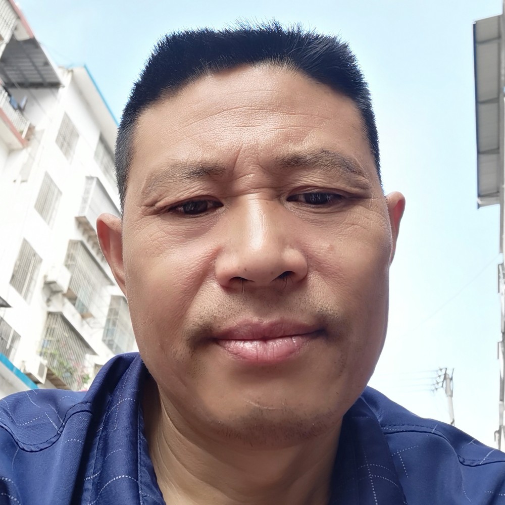 欣慰扯天空的照片