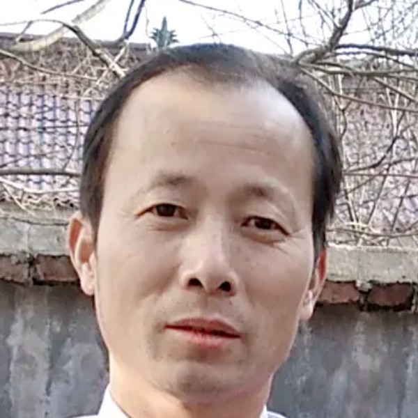 曲奇深拥俊秀的照片