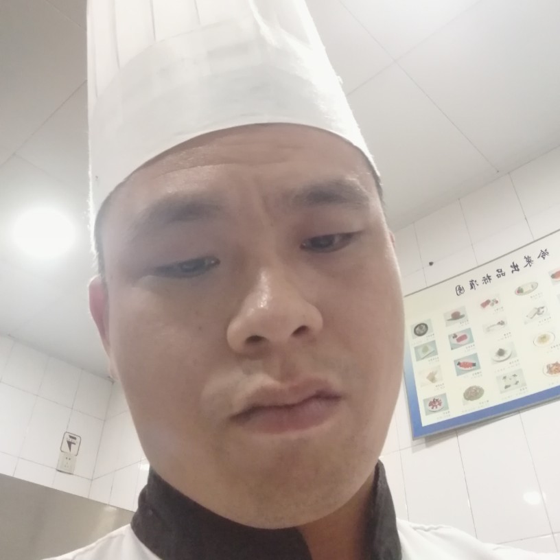 美满回首红玫瑰的照片