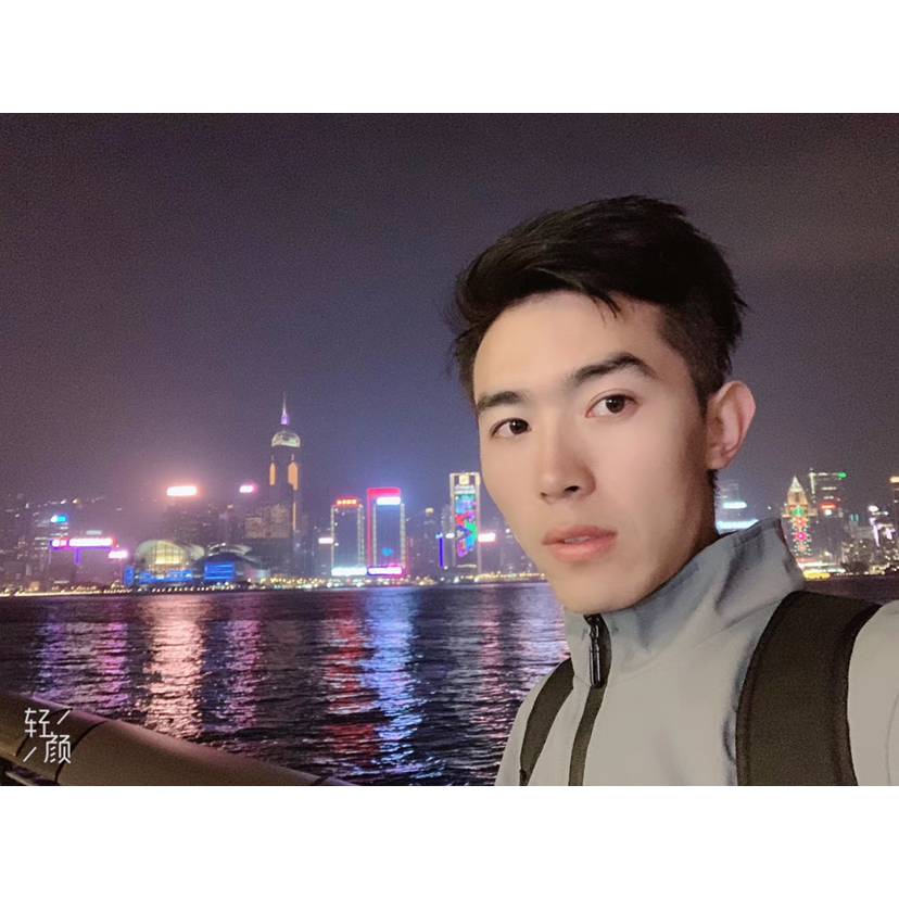 雪白回首发夹的照片