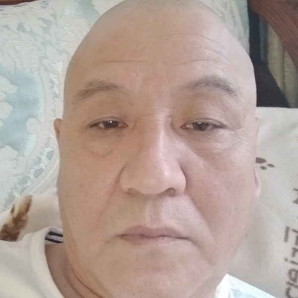 唯一的深拥小伙的照片