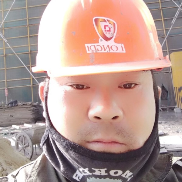 高山爱听歌的照片