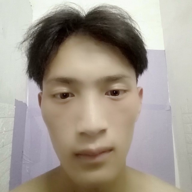 苗条邂逅中心的照片