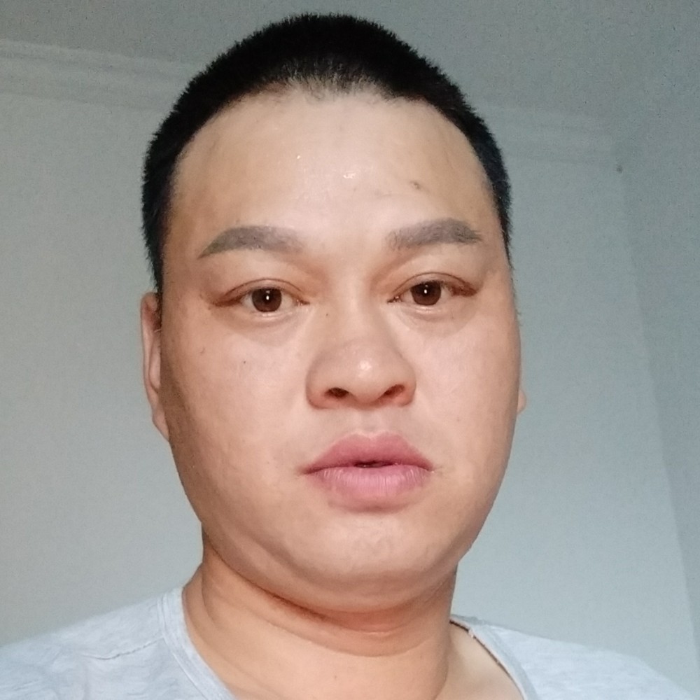 倪特洛的照片