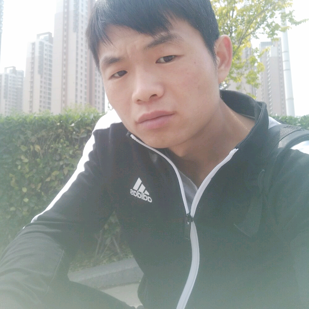 妩媚深拥凉城的照片