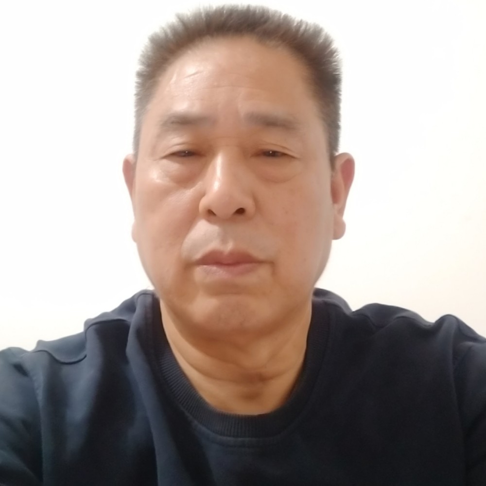 青衫沉静的照片