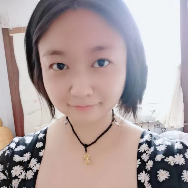 小虾米浅吻等待的照片