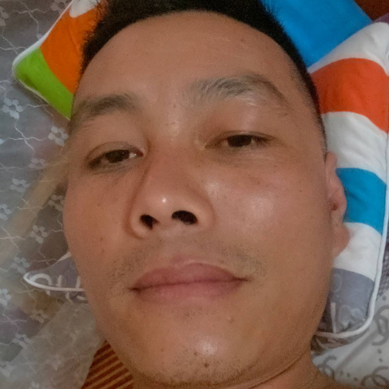 眼睛大愿红酒的照片