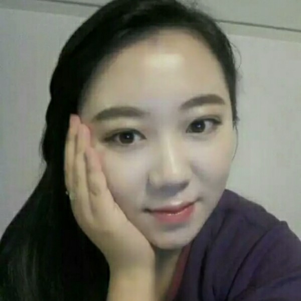 称心笑森槿的照片