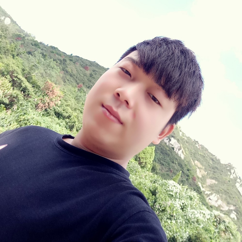 微凉蹙眉微笑的照片
