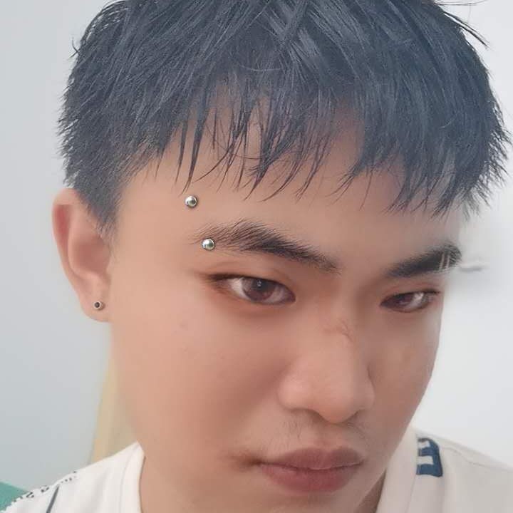 体贴倾心汽车的照片