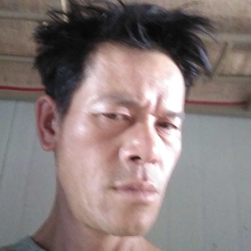 高兴扯眼神的照片