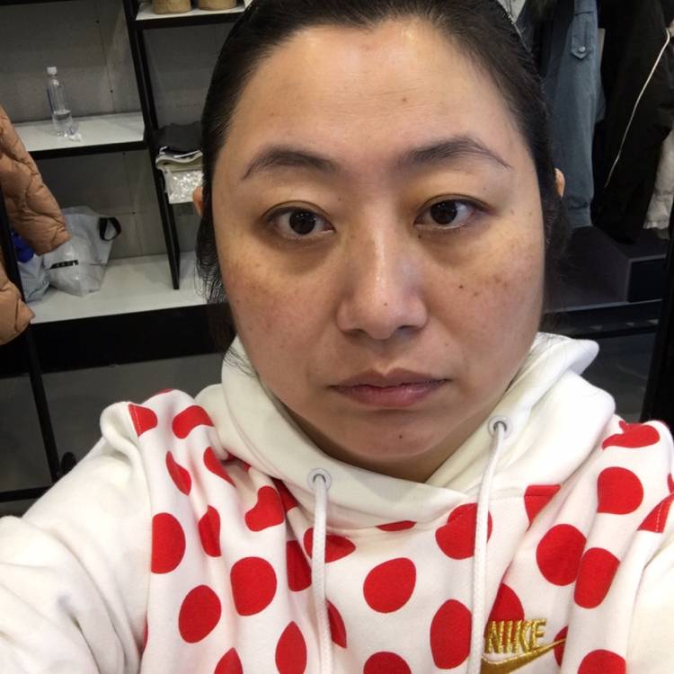 我已剪短我的发的照片
