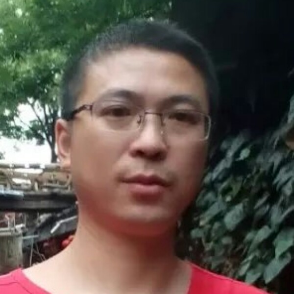 高大挽手泪雨的照片