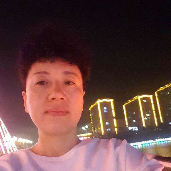路灯淡淡的照片