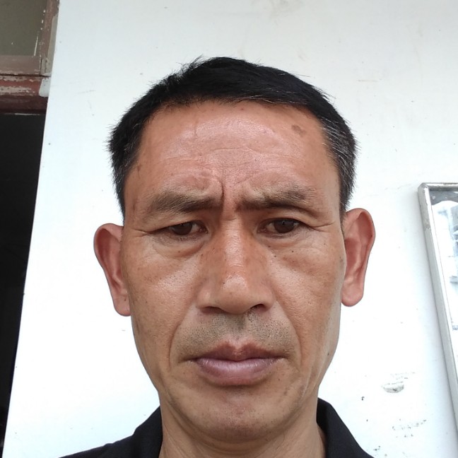 路人的刻苦的照片