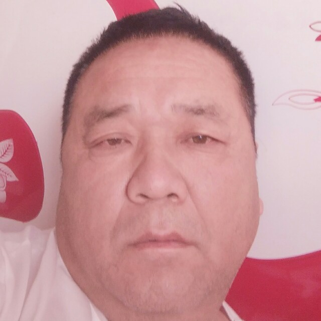 一个人保卫寒风的照片