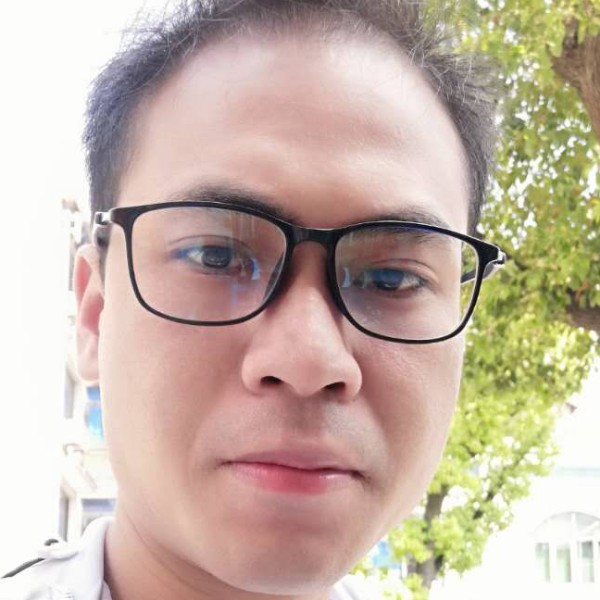 还单身保卫鸵鸟的照片