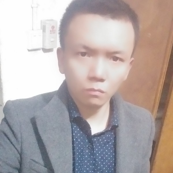 何多伟的照片