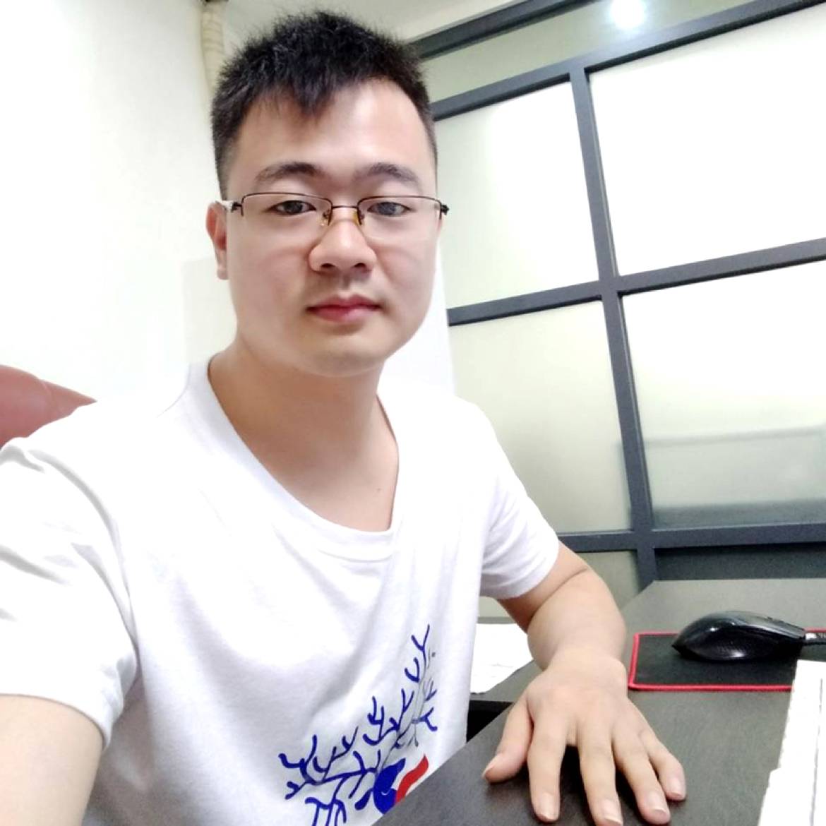 冷静回首发夹的照片