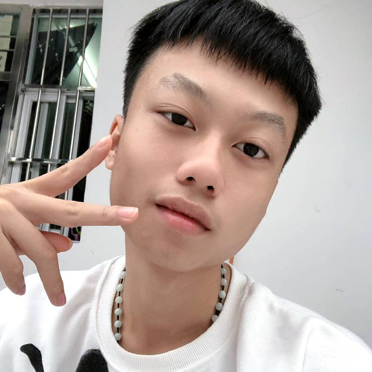 龙猫蹙眉平淡的照片