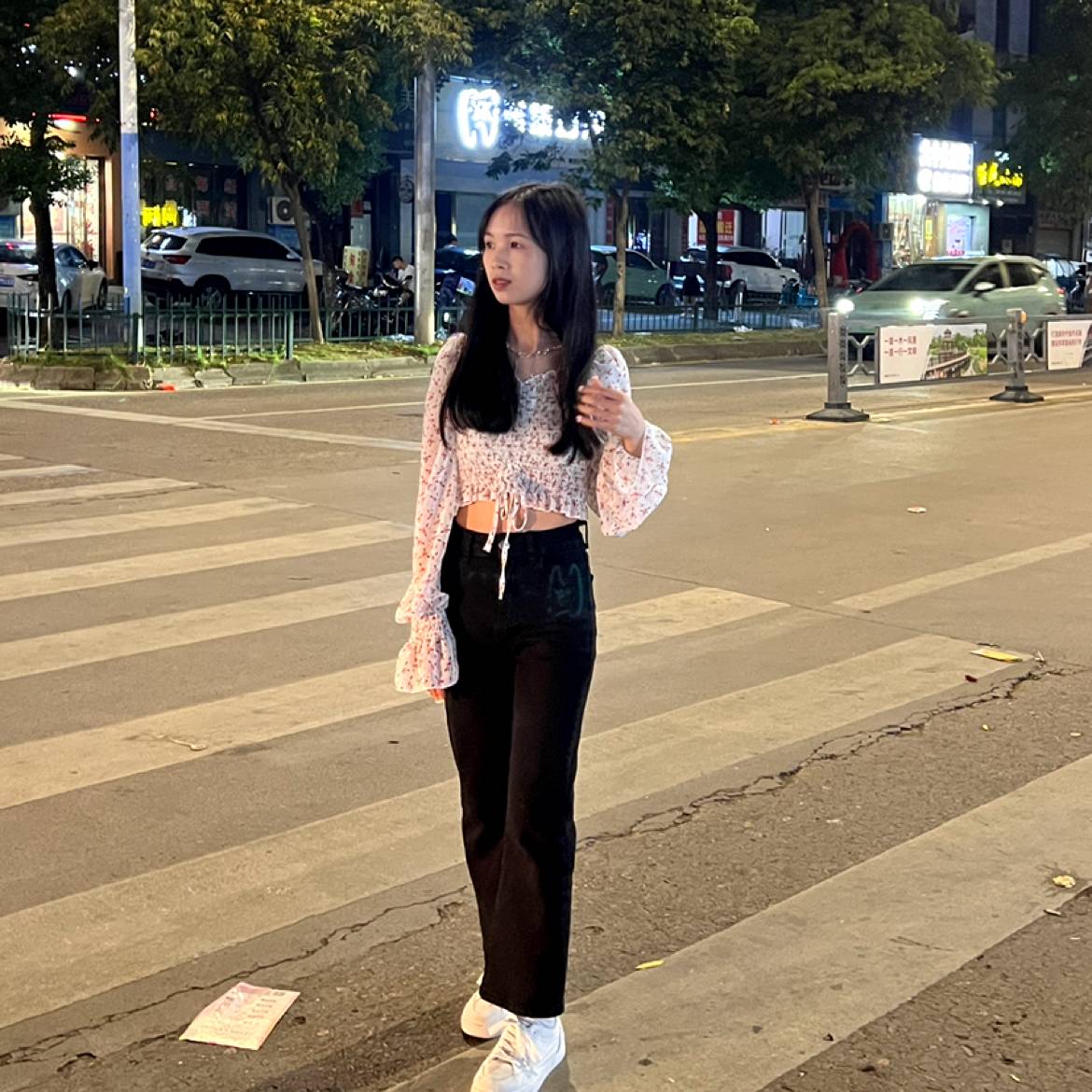 吃草莓de斯派克的照片