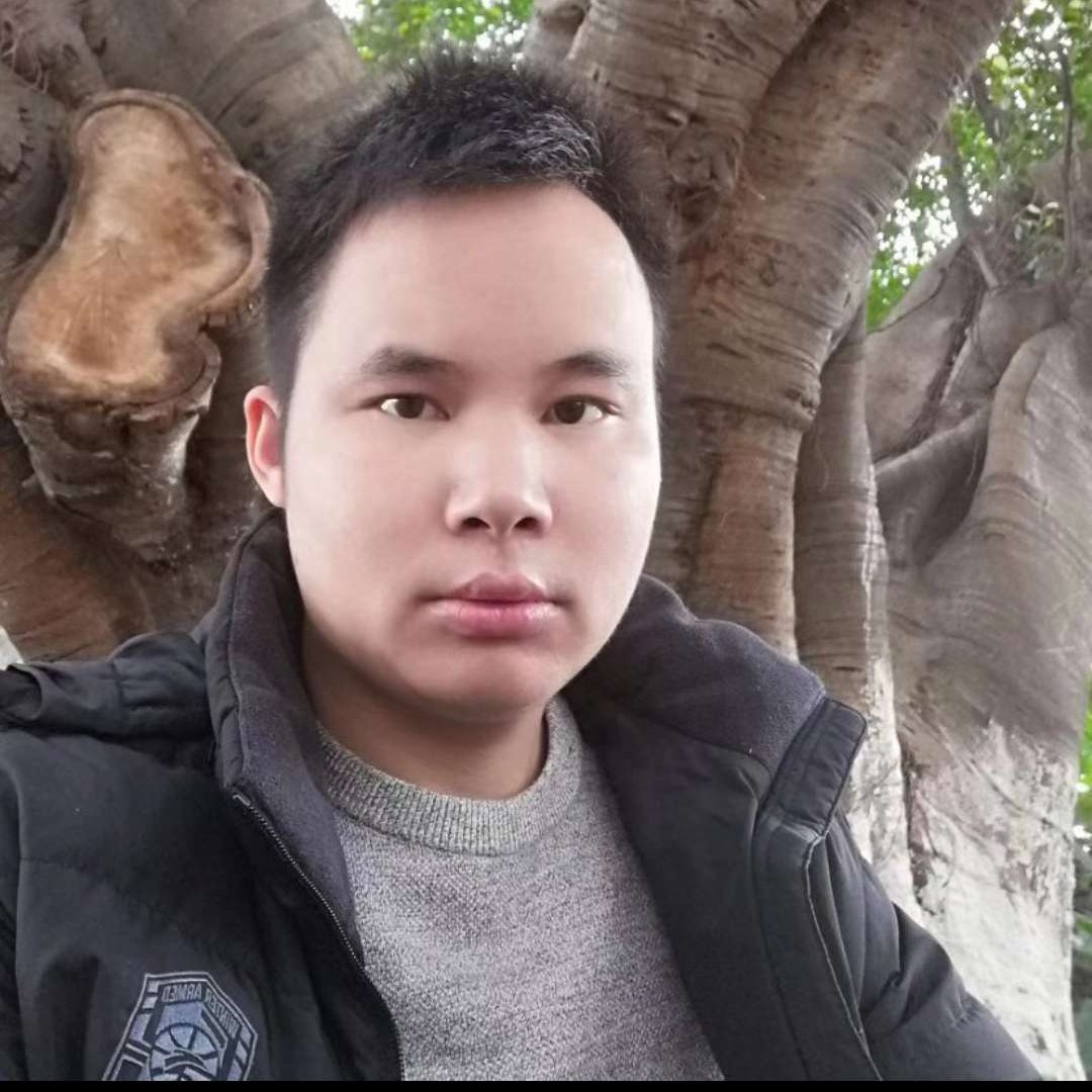 西装浅吻落寂的照片