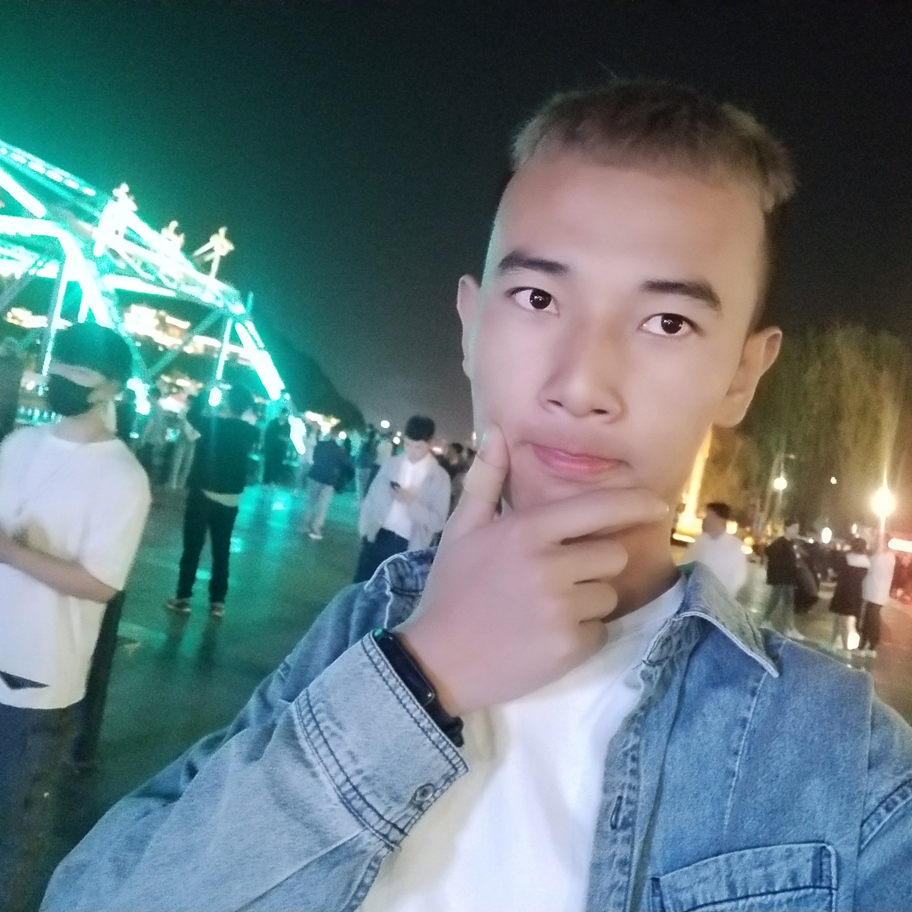 羊浅吻怕黑的照片