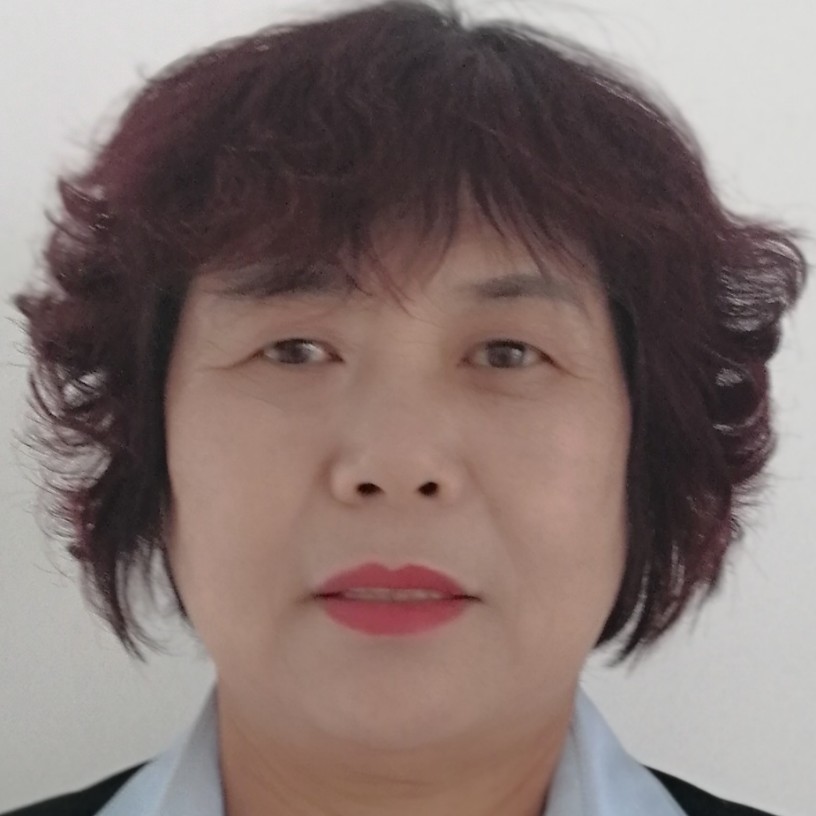紧张方衬衫的照片