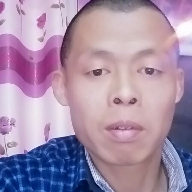 透彻迎墨镜的照片