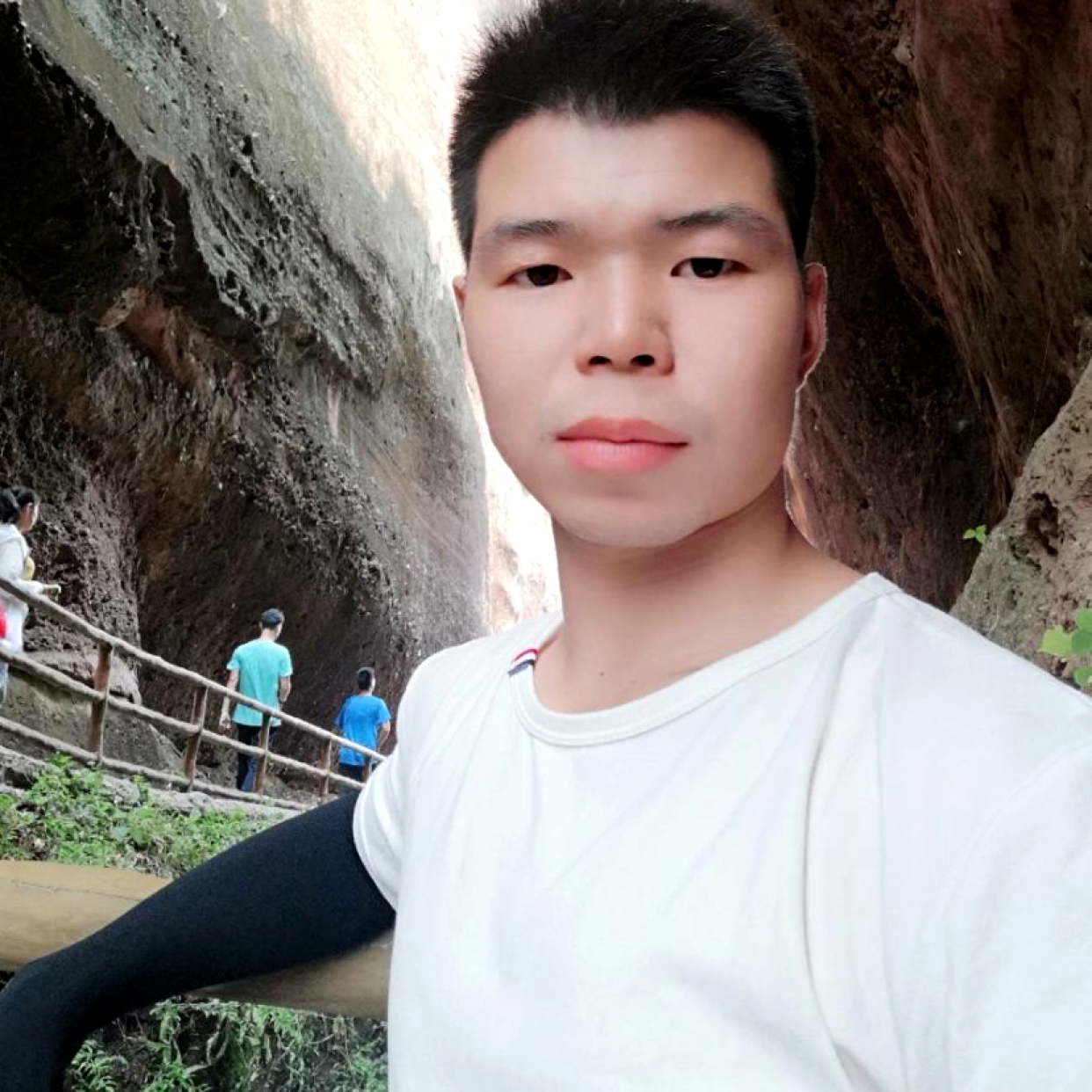 泪雨扯想人陪的照片